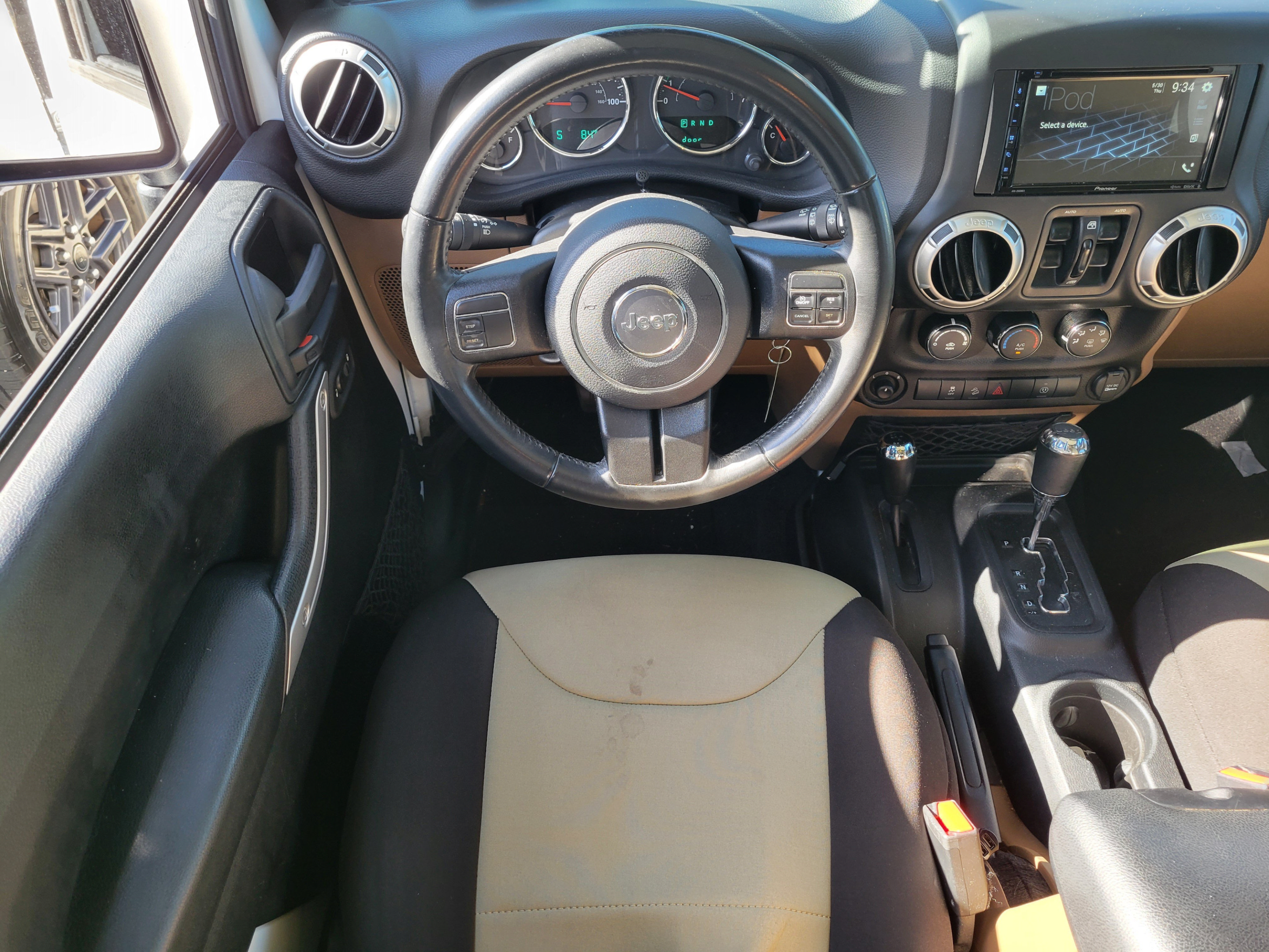 Used 2018 Jeep Wrangler Unlimited Sahara AWD/4WD image 8