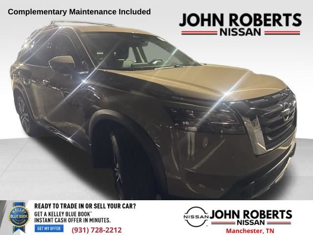 Used 2024 Nissan Pathfinder Platinum image 1