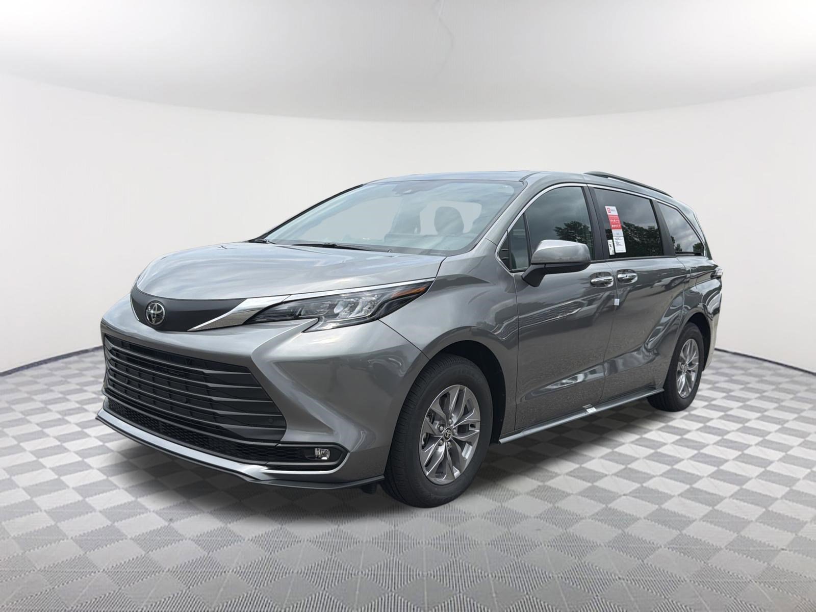 New 2026 Toyota Sienna XLE AWD/4WD image 3
