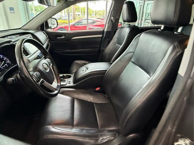 Used 2017 Toyota Highlander XLE w/ Protection Package #3 AWD/4WD image 5