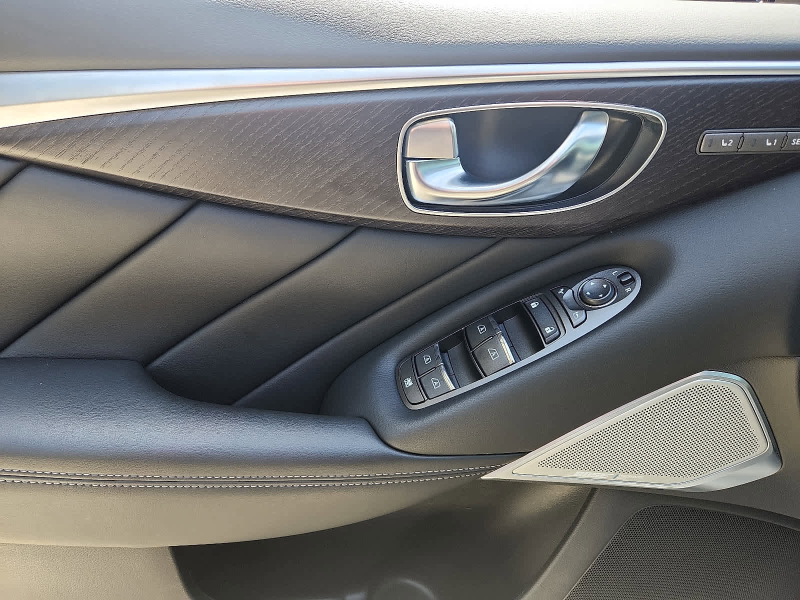 Used 2023 INFINITI Q50 Sensory image 14