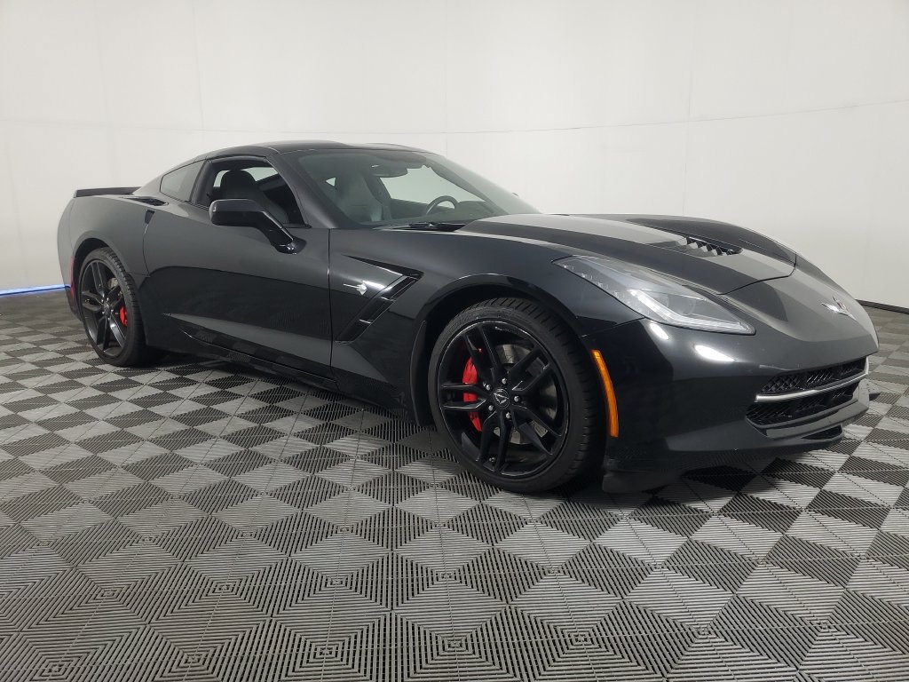 Used 2016 Chevrolet Corvette Stingray Coupe RWD image 2