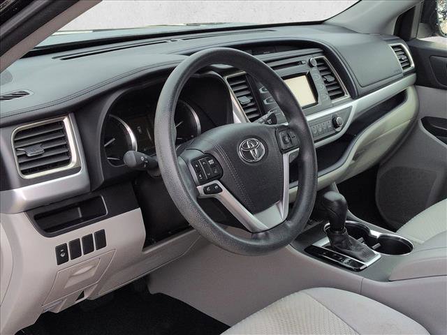 Used 2016 Toyota Highlander LE image 10