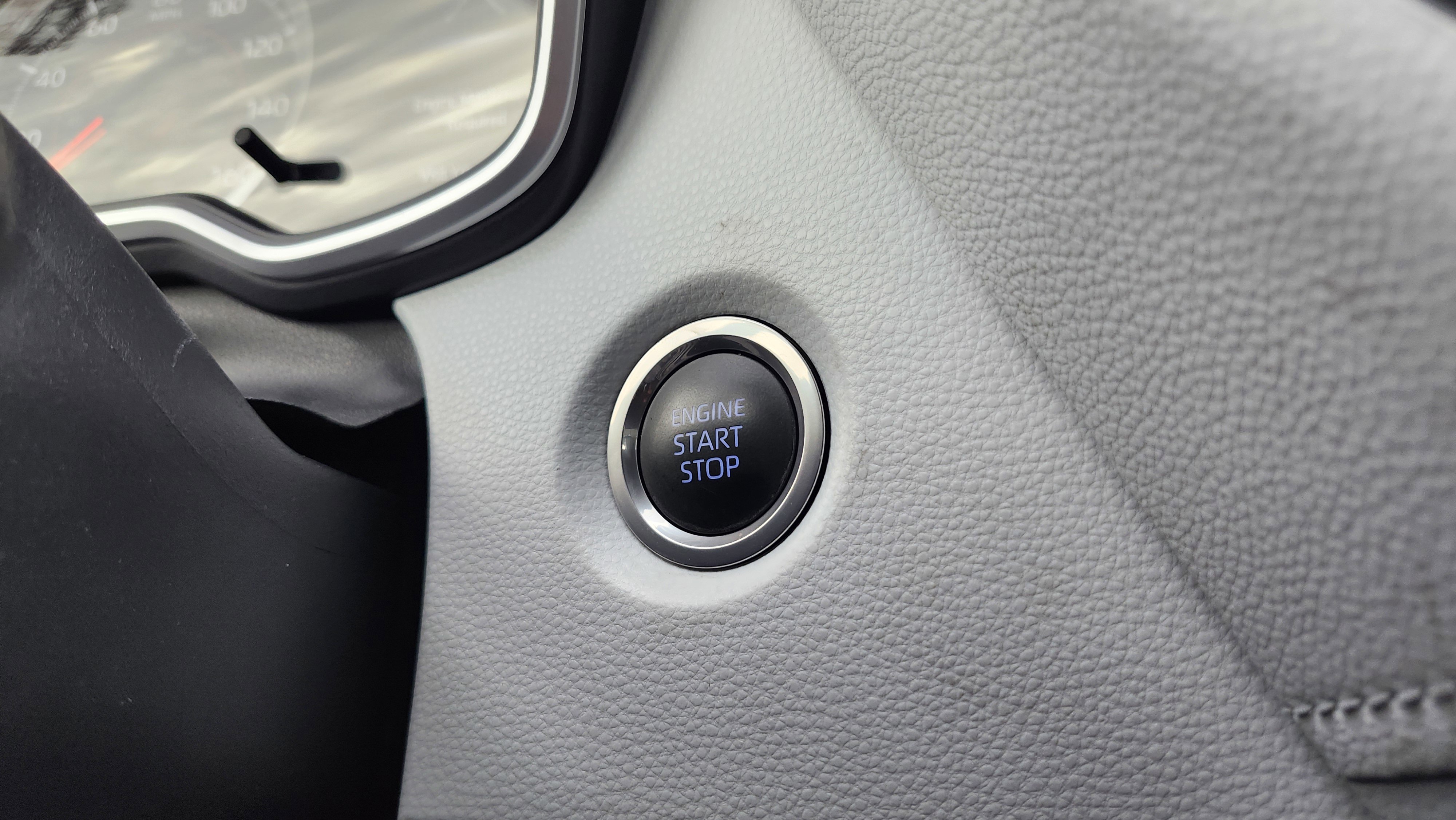 Used 2022 Toyota Corolla SE w/ SE Preferred Package image 6