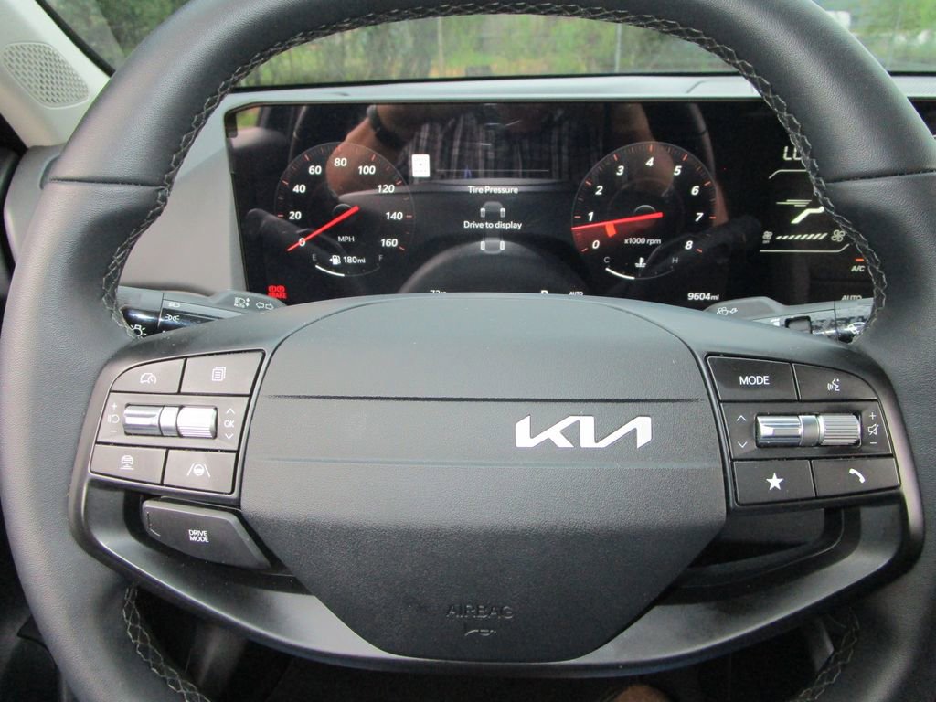 Used 2025 Kia K4 EX image 24