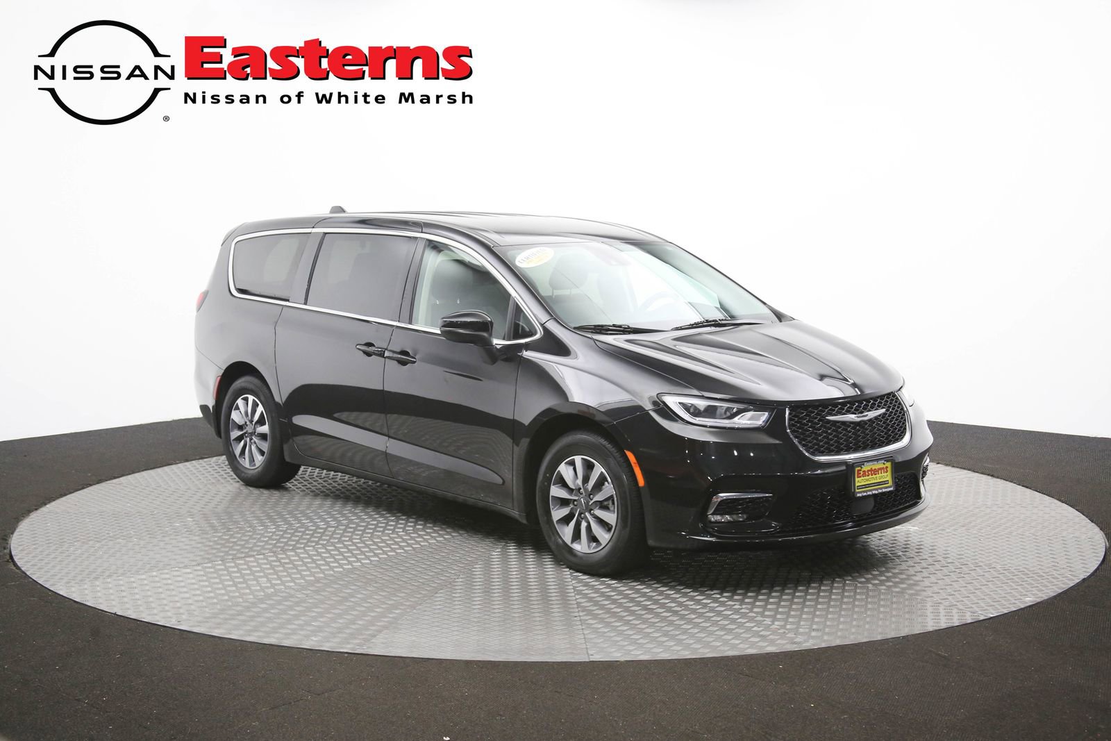 Used 2023 Chrysler Pacifica Touring-L FWD image 51