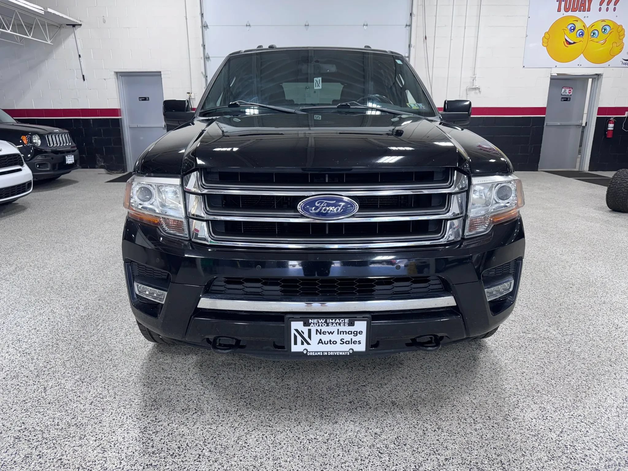 Used 2017 Ford Expedition Limited w/ Equipment Group 301A AWD/4WD image 8