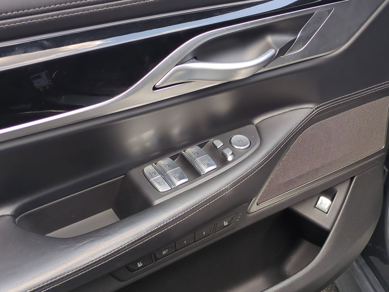 Used 2022 BMW M760i xDrive AWD/4WD image 15