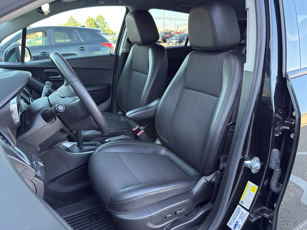 Used 2022 Chevrolet Trax LT w/ Midnight Edition image 13