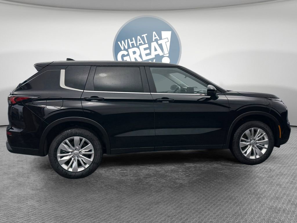New 2026 Mitsubishi Outlander ES AWD/4WD image 2
