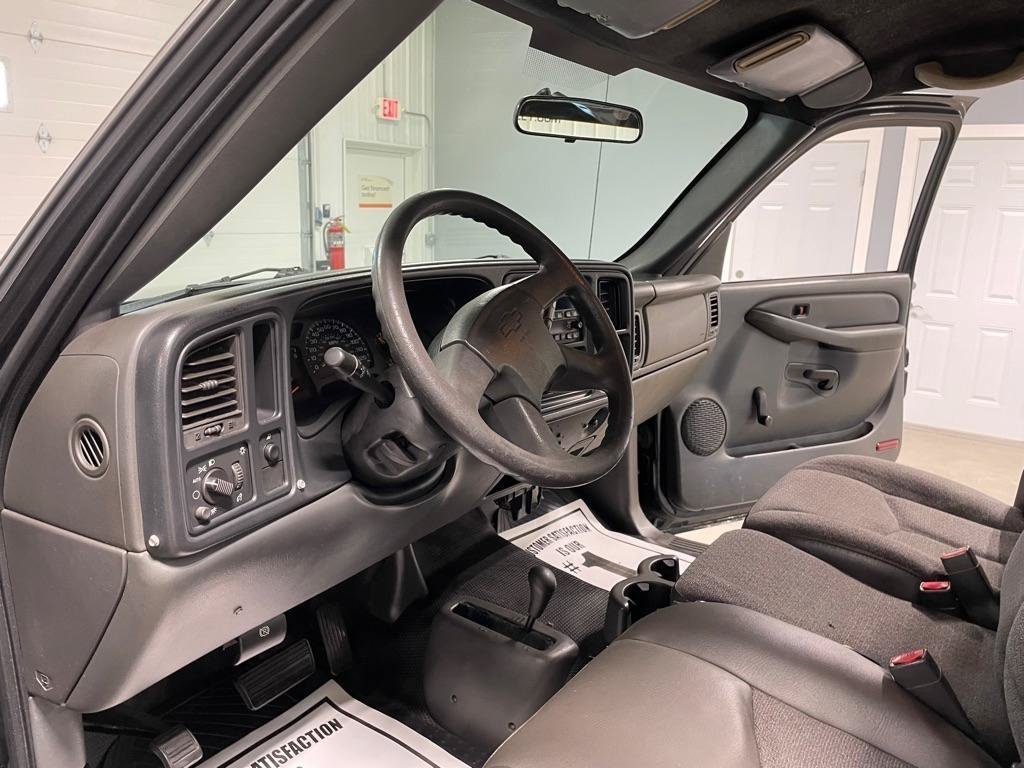 Used 2004 Chevrolet Silverado 2500 W/T w/ Skid Plate Package AWD/4WD image 9