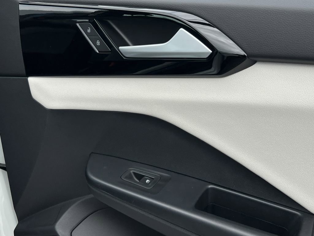 New 2026 Volkswagen Taos S image 8