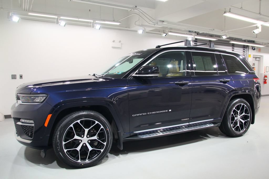 Used 2024 Jeep Grand Cherokee Summit AWD/4WD image 3