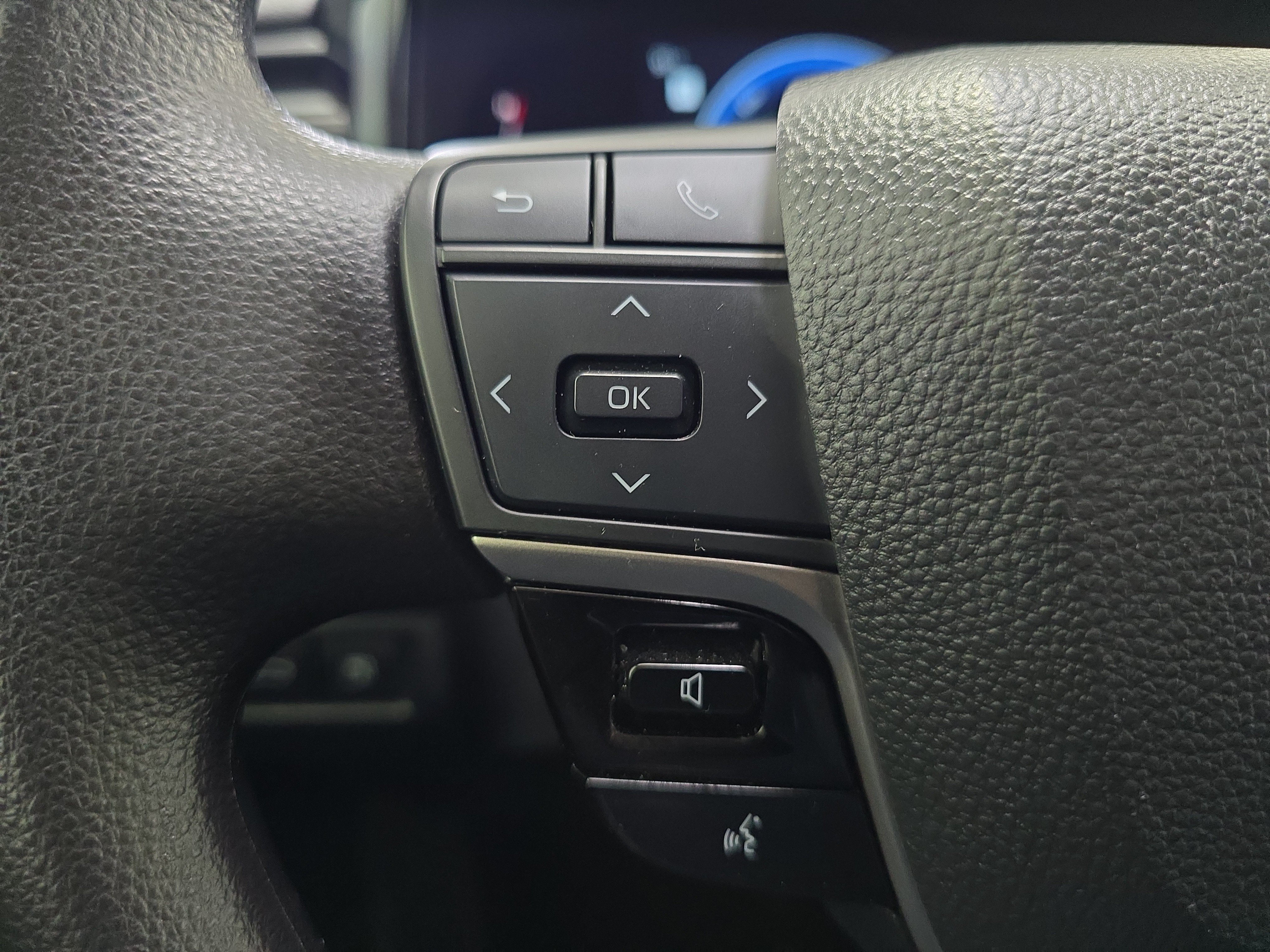 Used 2025 Toyota Camry LE FWD image 23