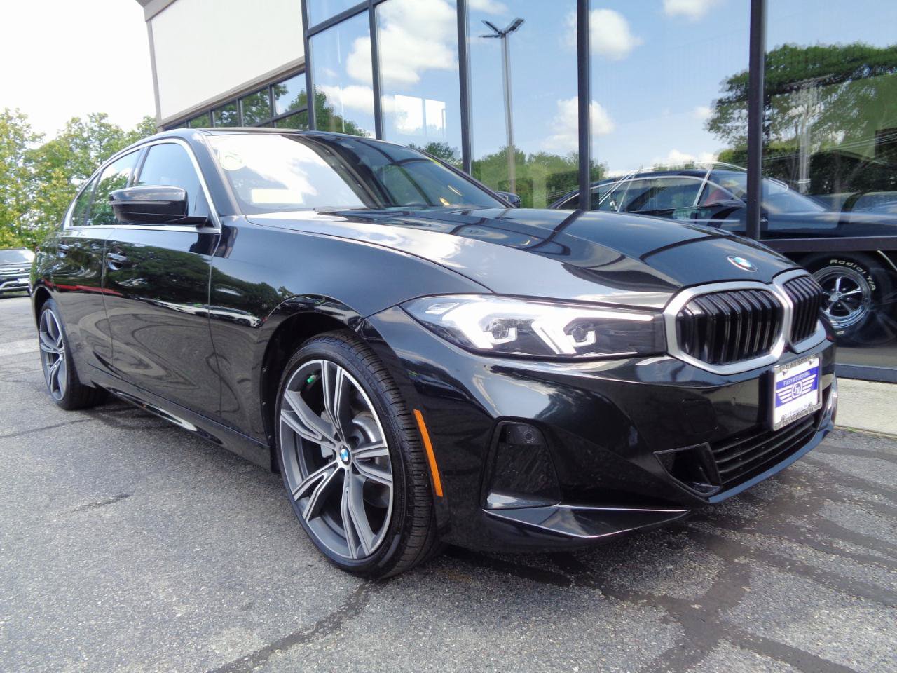 Used 2023 BMW 330i xDrive Sedan w/ Premium Package AWD/4WD image 3