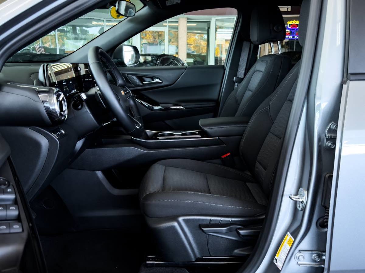 Used 2025 Chevrolet Equinox LT image 31