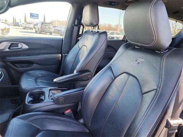 Used 2021 Chrysler Pacifica Touring-L w/ S Appearance Package image 11