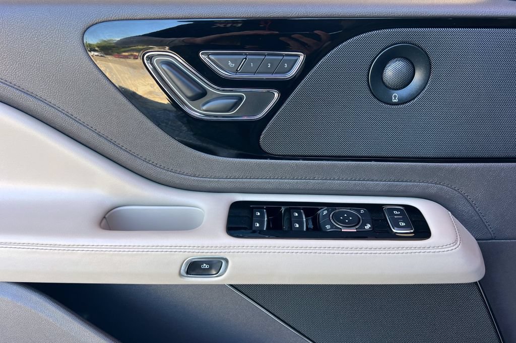 Used 2020 Lincoln Aviator Reserve RWD image 13