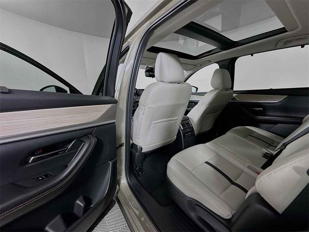 Certified 2025 MAZDA CX-70 Plug-In Hybrid w/ Premium Pkg image 17
