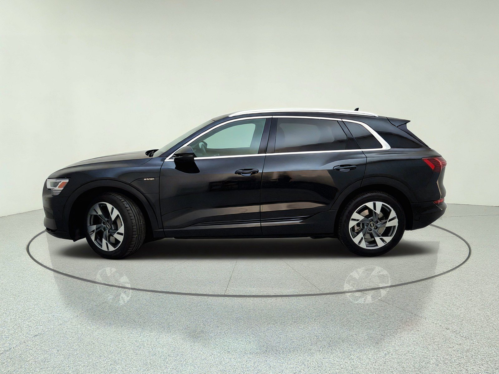 Used 2023 Audi e-tron Premium Plus w/ Premium Plus Package AWD/4WD image 14