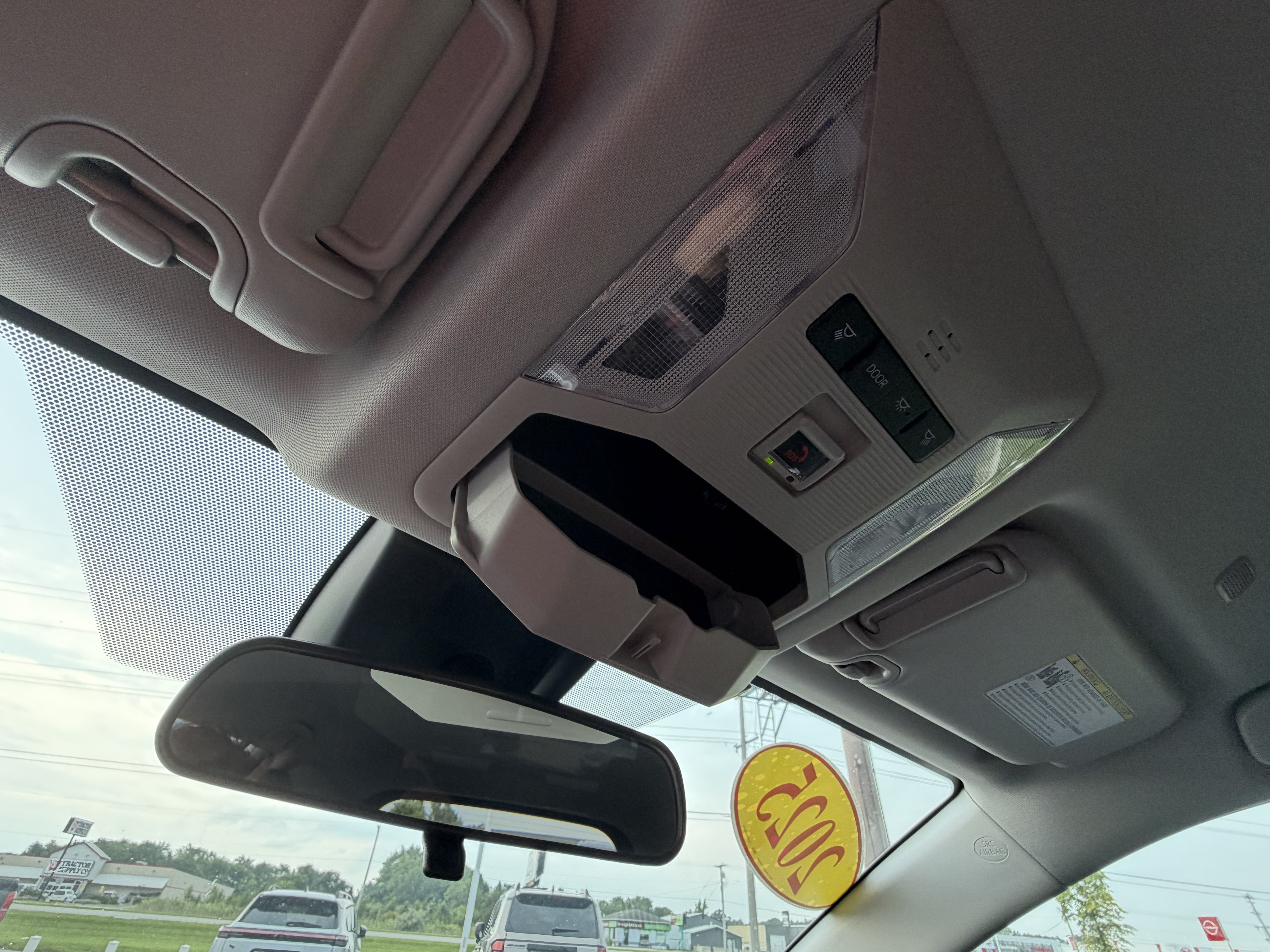 Used 2025 Toyota RAV4 XLE FWD image 31