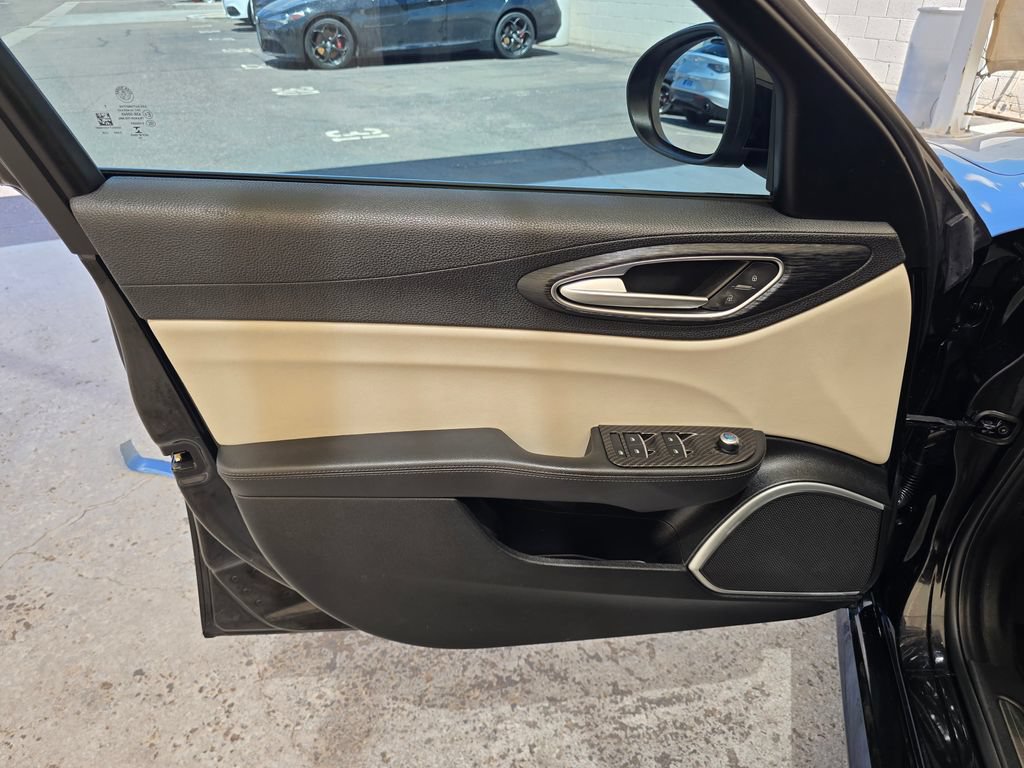 Used 2019 Alfa Romeo Giulia RWD image 19