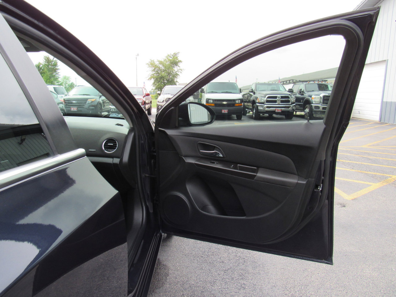 Used 2015 Chevrolet Cruze LT image 21