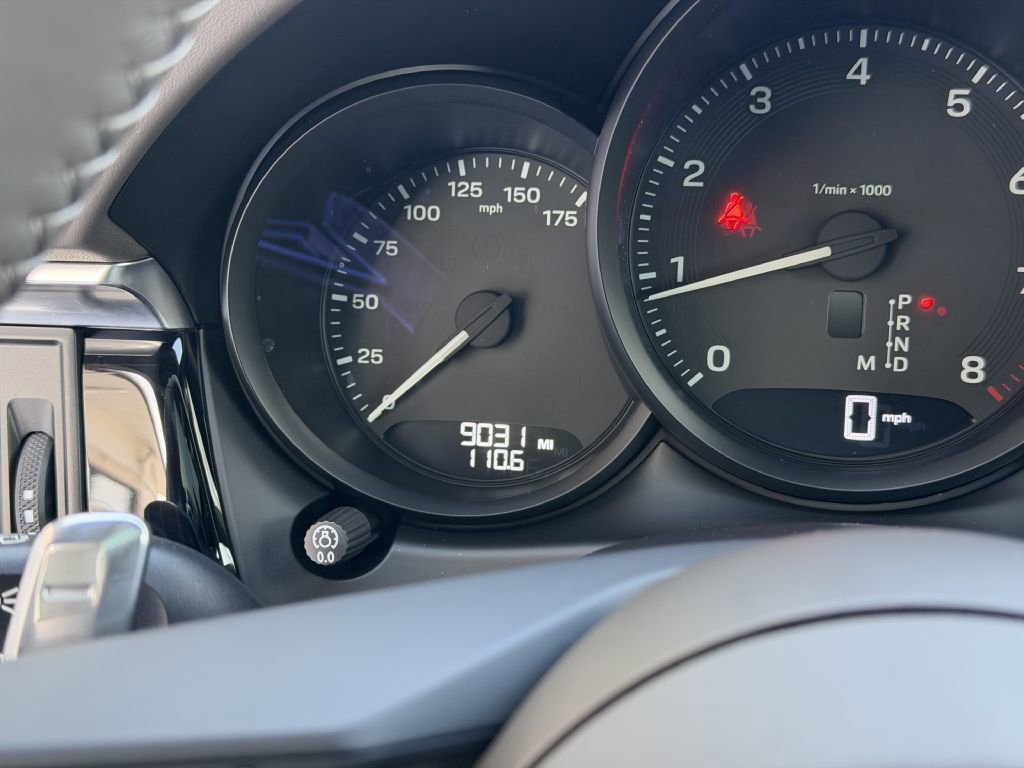 Used 2024 Porsche Macan BASE image 32