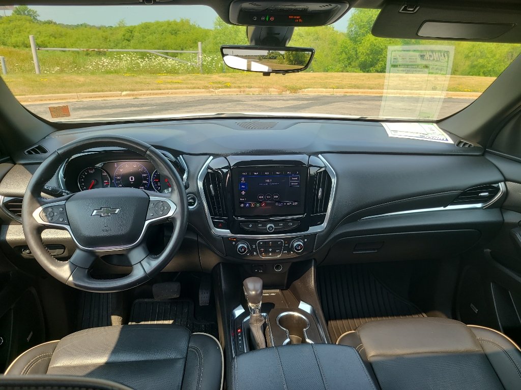 Used 2022 Chevrolet Traverse Premier w/ Redline Edition AWD/4WD image 21
