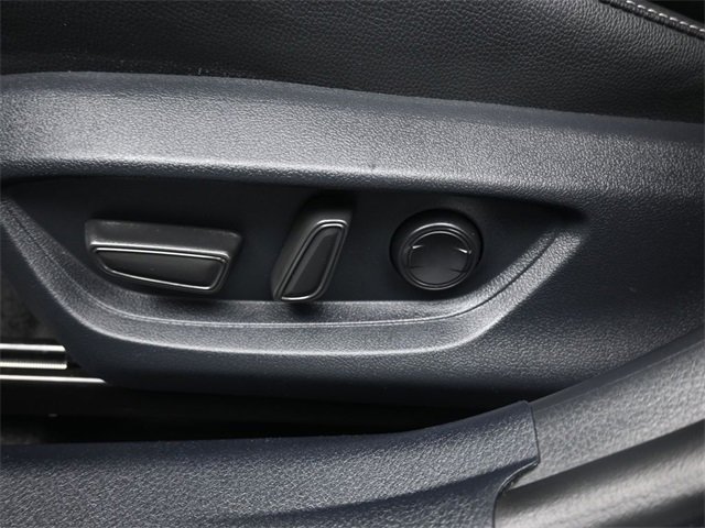 Used 2025 Toyota Camry SE w/ Convenience Package image 32