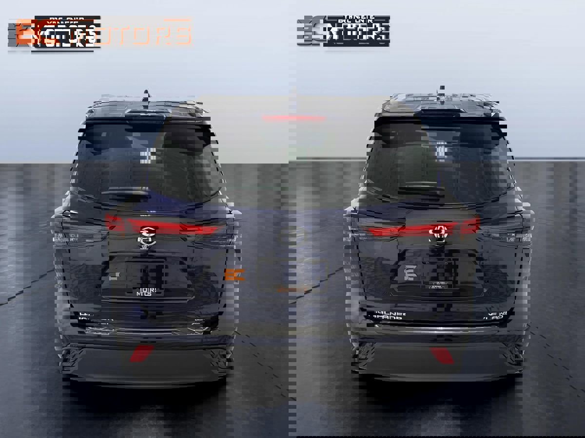 Used 2023 Toyota Highlander XLE image 5