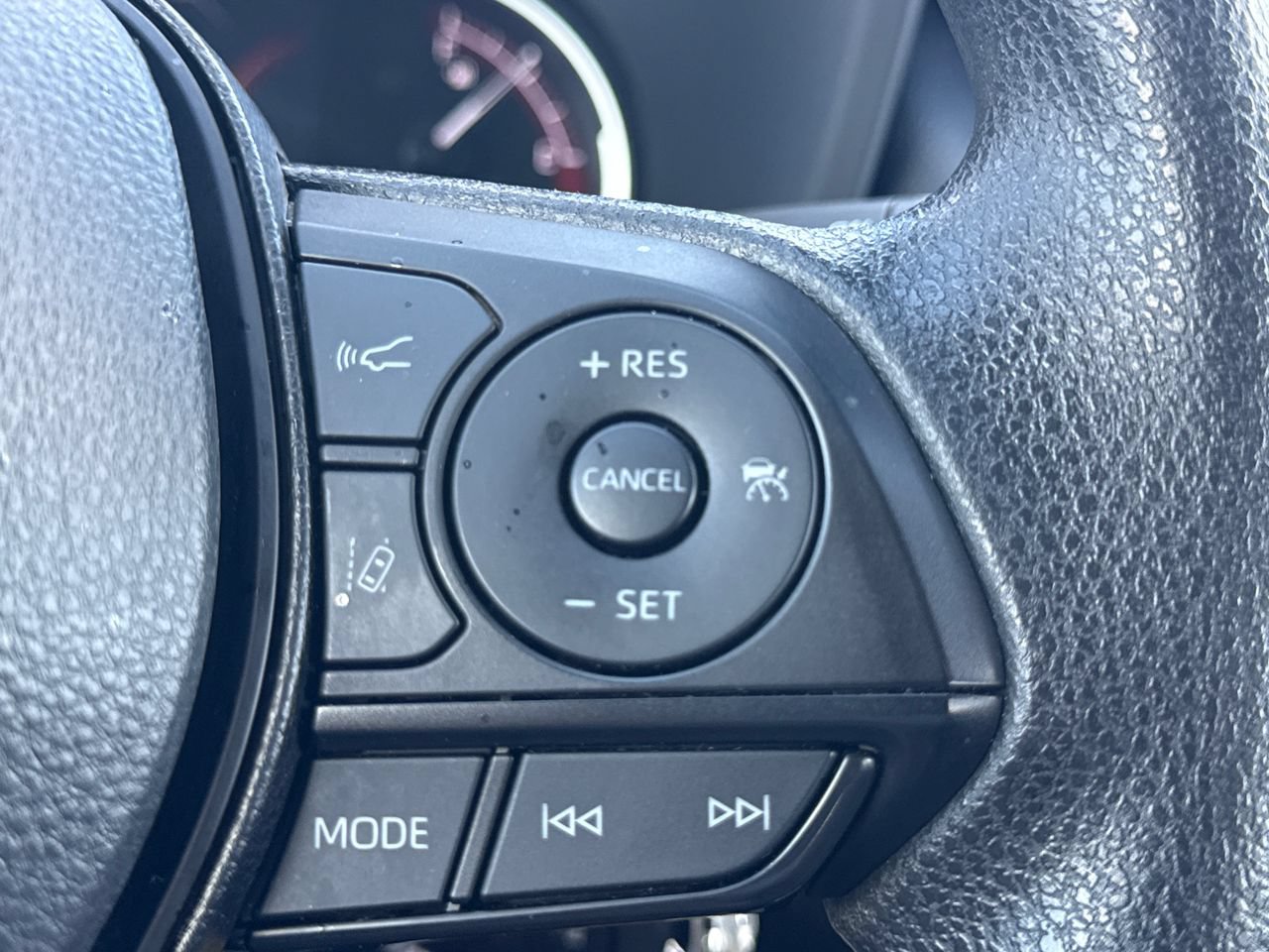 Used 2025 Toyota RAV4 LE FWD image 29