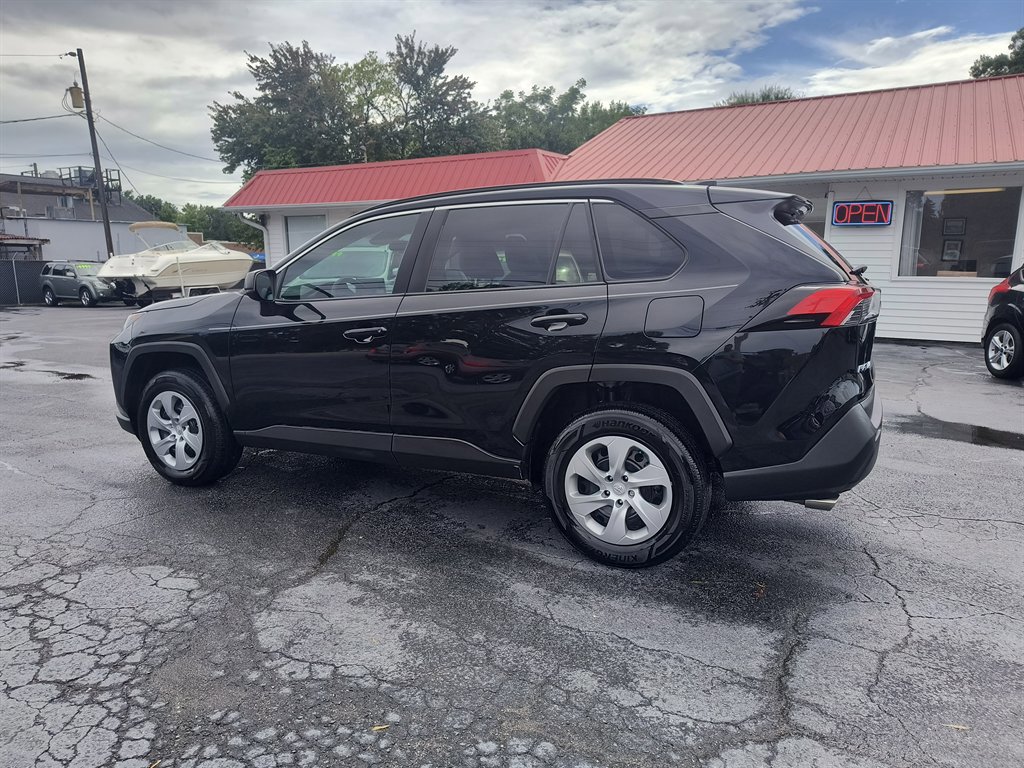 Used 2020 Toyota RAV4 LE image 3