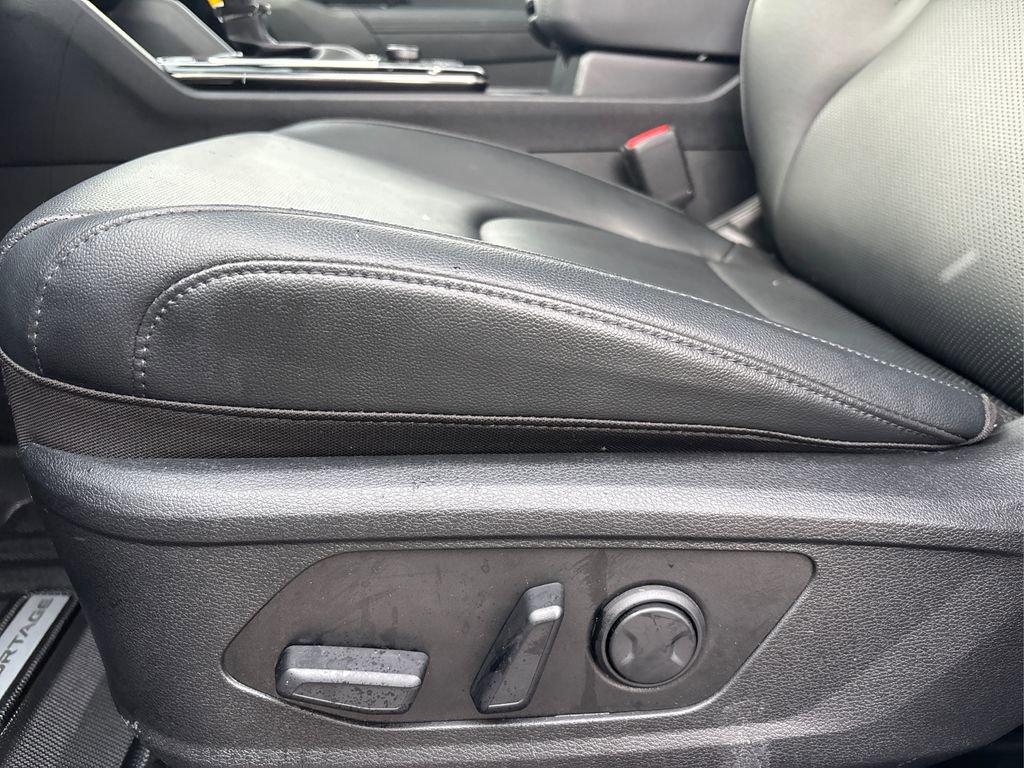Used 2025 Kia Sportage EX w/ Premium Package image 38