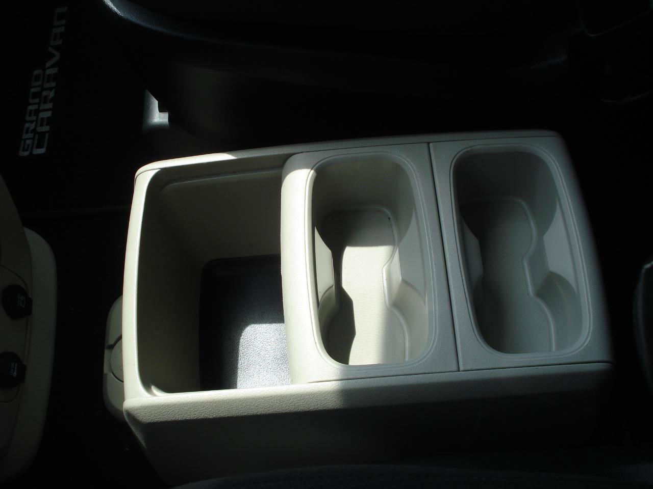 Used 2016 Dodge Grand Caravan SE image 27