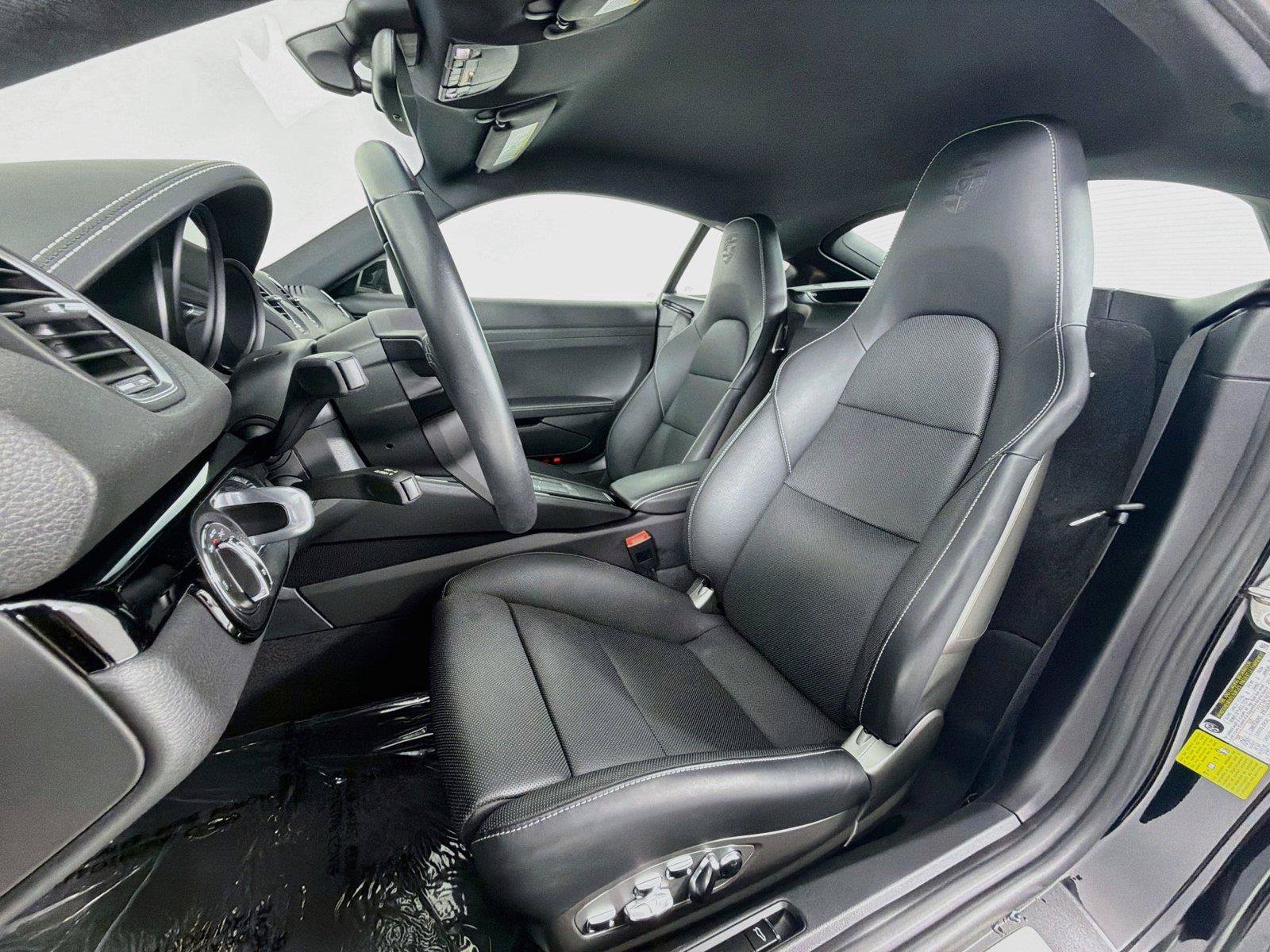 Used 2024 Porsche 718 Cayman RWD image 5