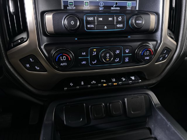Used 2018 GMC Sierra 2500 Denali w/ Duramax Plus Package AWD/4WD image 17