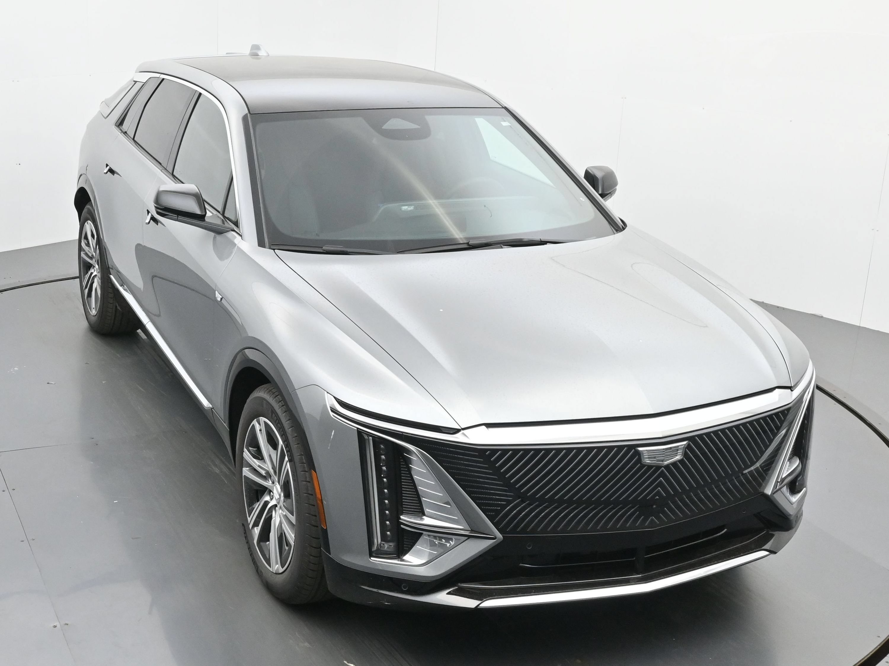 New 2026 Cadillac Lyriq Luxury w/ LPO, Floor Liner Package AWD/4WD image 30