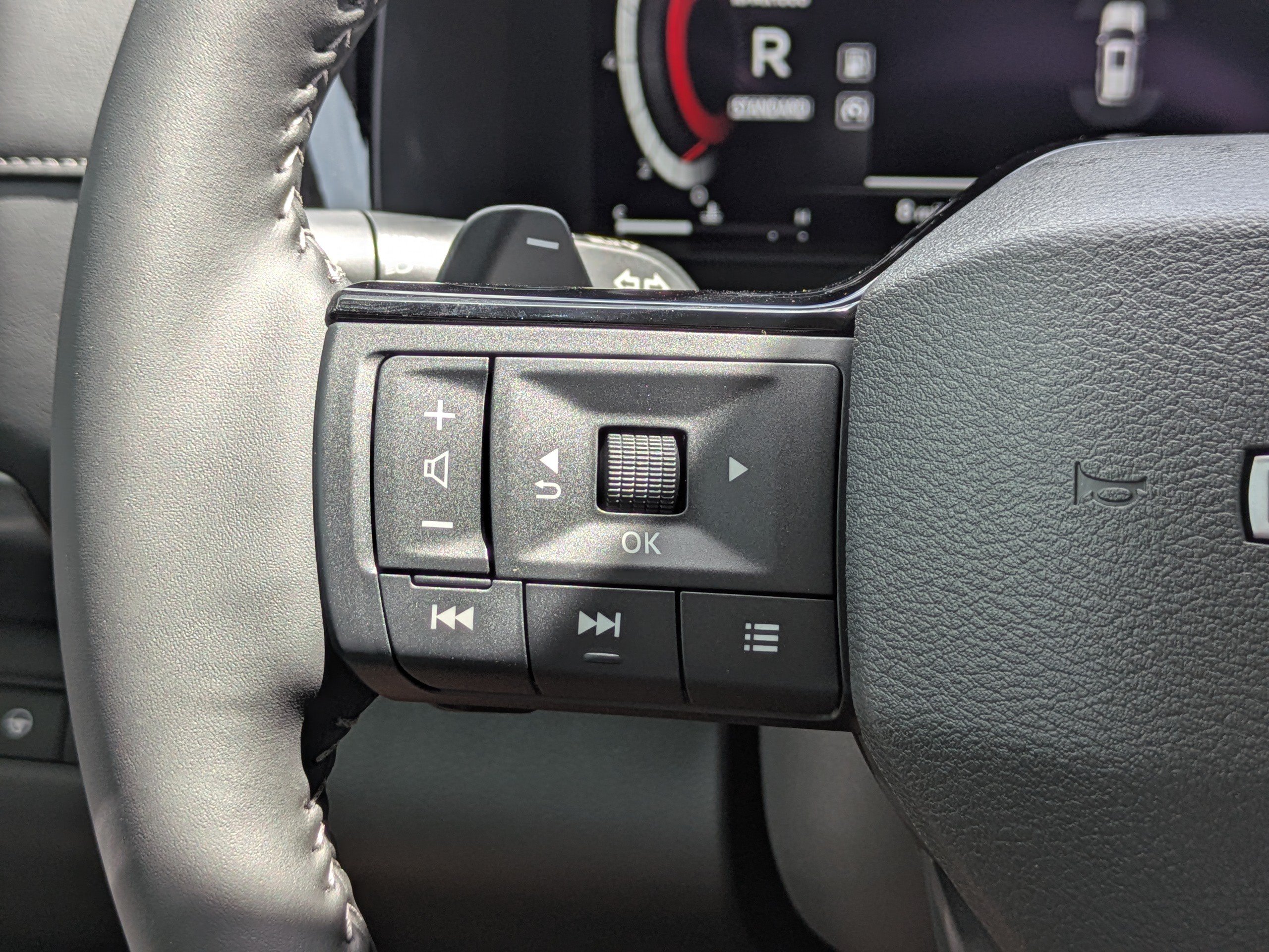 New 2026 Nissan Pathfinder SL FWD image 29