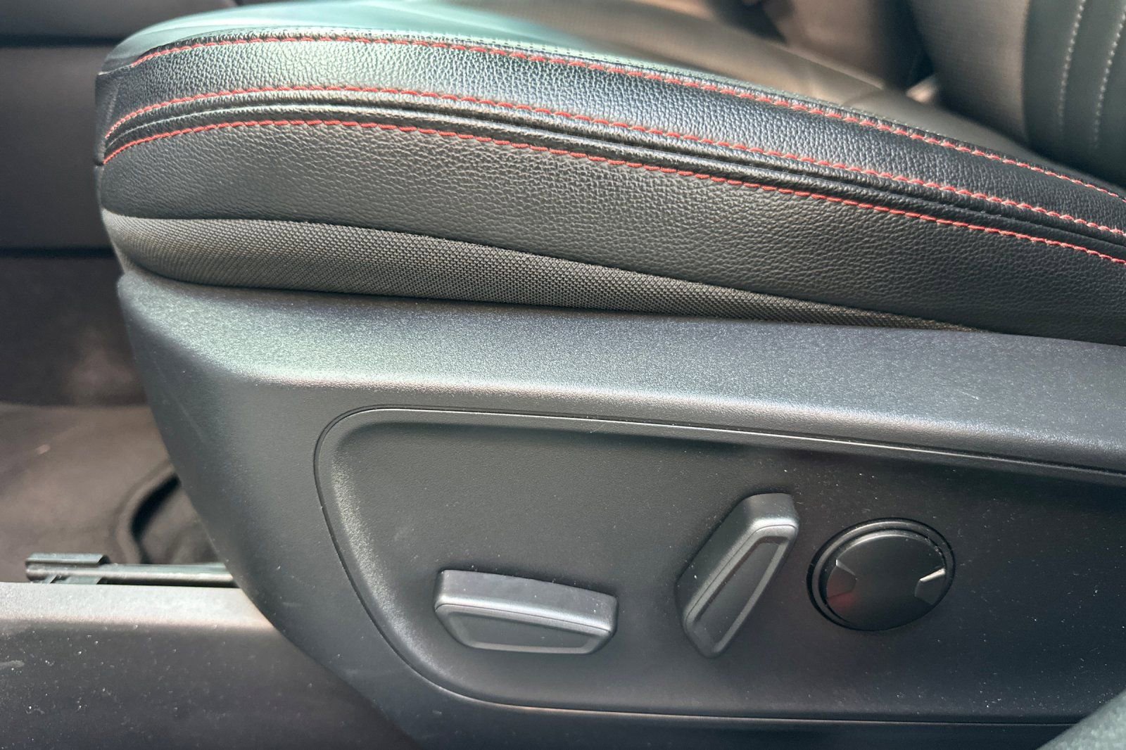 Used 2025 Ford Escape ST-Line Elite w/ Premium Technology Package image 15