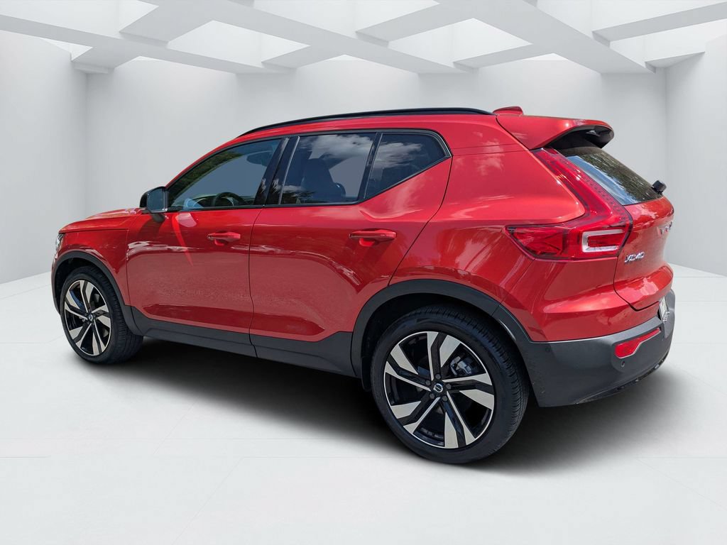 Certified 2025 Volvo XC40 B5 Plus AWD/4WD image 4