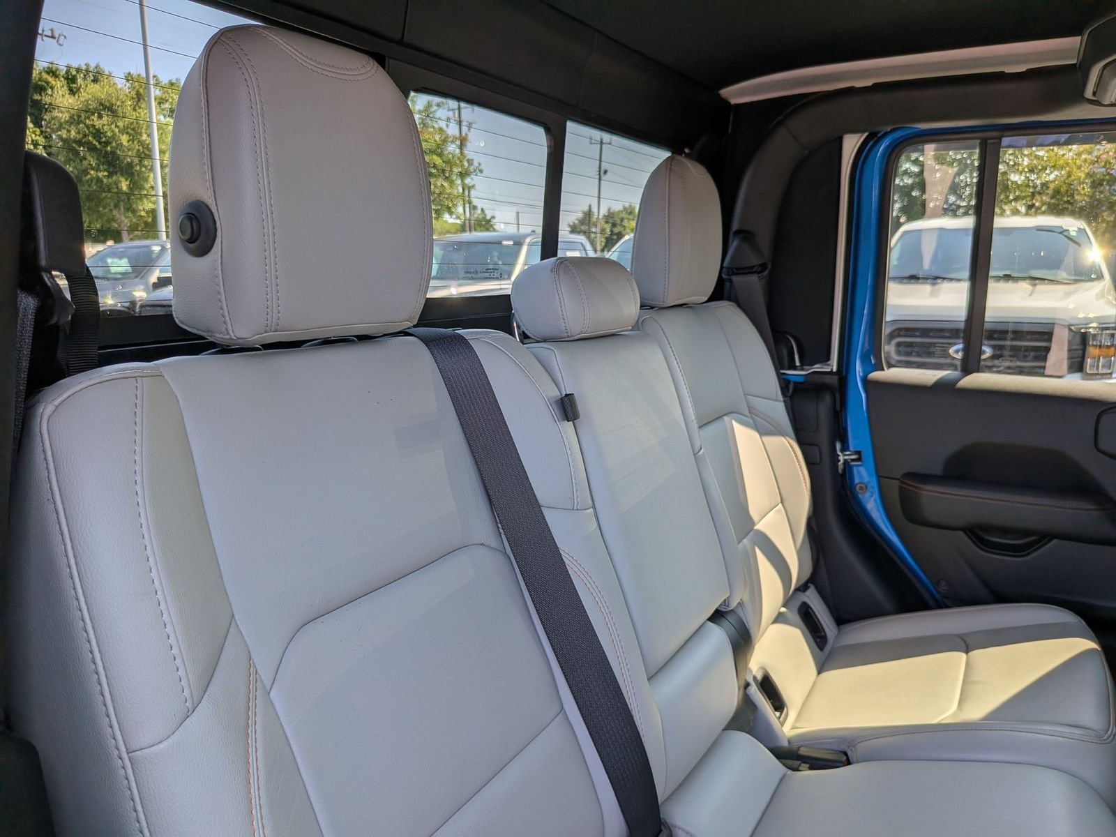 Used 2020 Jeep Gladiator Mojave w/ Dual Top Group AWD/4WD image 31