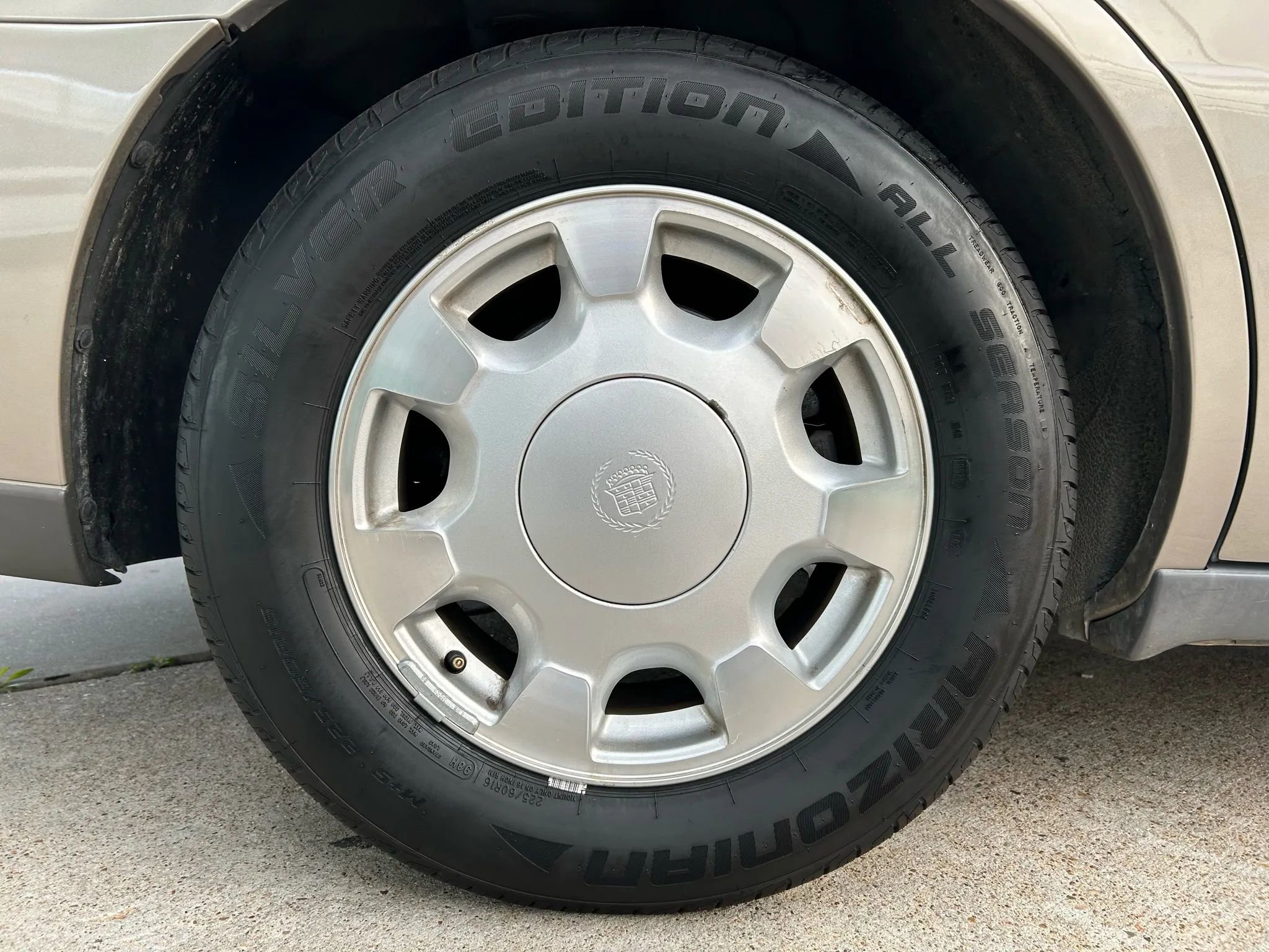 Used 2000 Cadillac De Ville Sedan w/ Comfort/Convenience Pkg FWD image 25