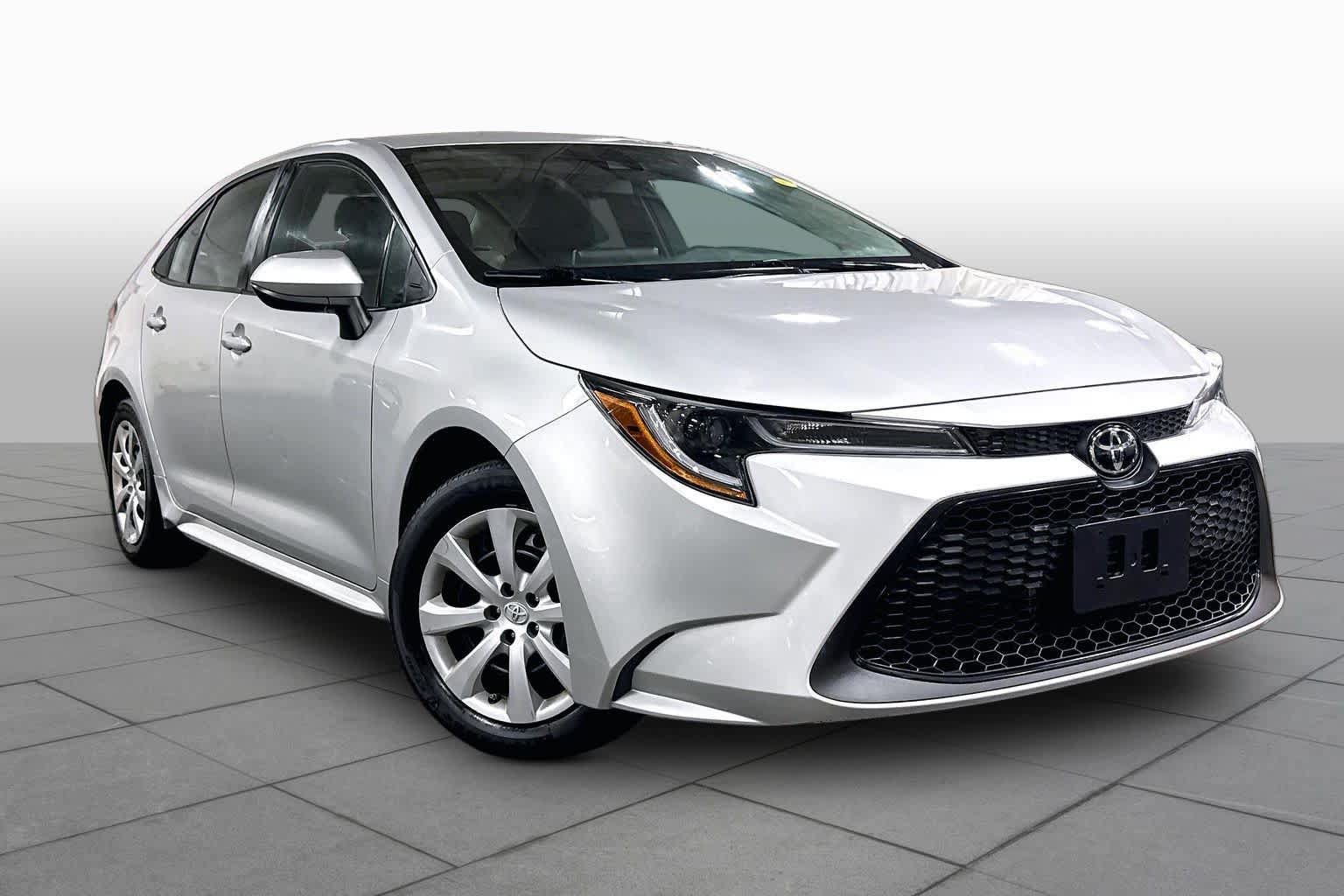 Used 2021 Toyota Corolla LE FWD image 3