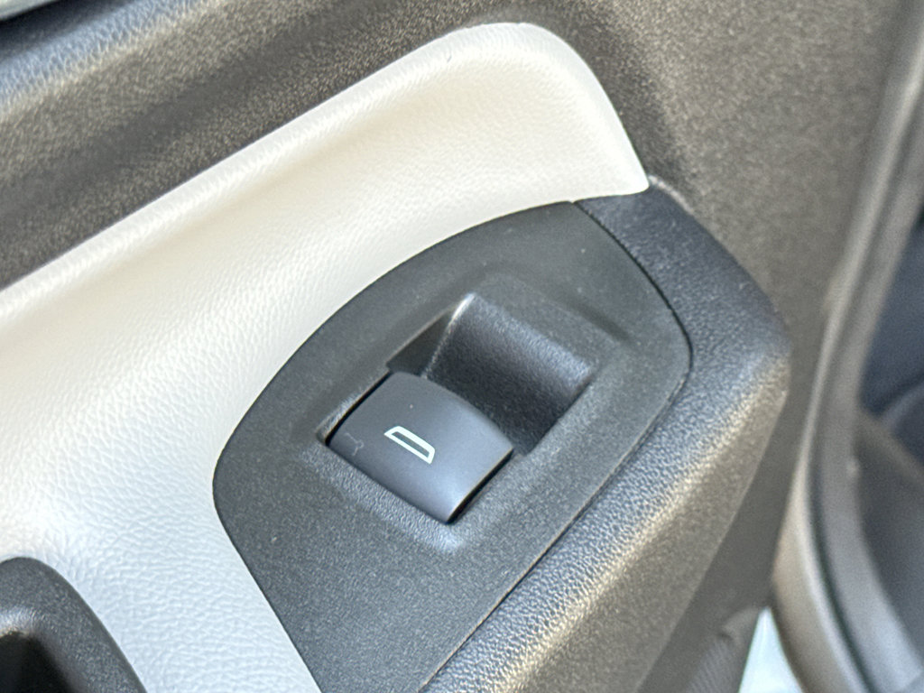 Used 2020 Chevrolet Equinox LS FWD image 29