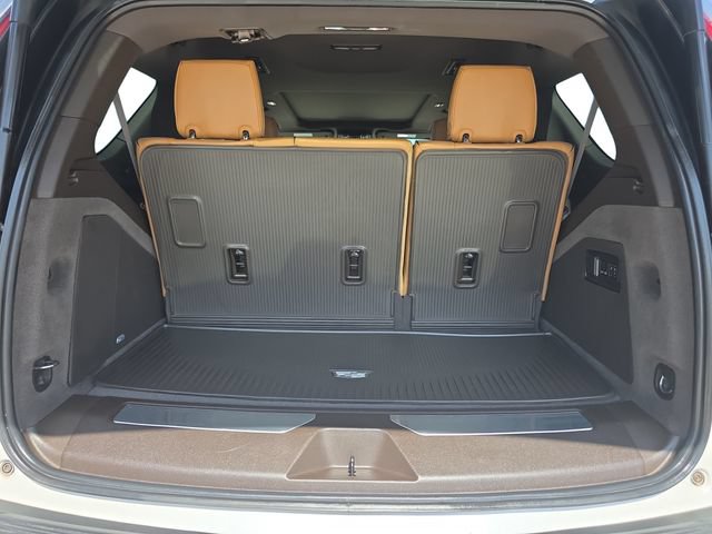 Used 2023 Cadillac Escalade Premium Luxury AWD/4WD image 19