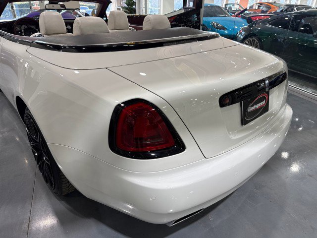 Used 2017 Rolls-Royce Dawn image 36