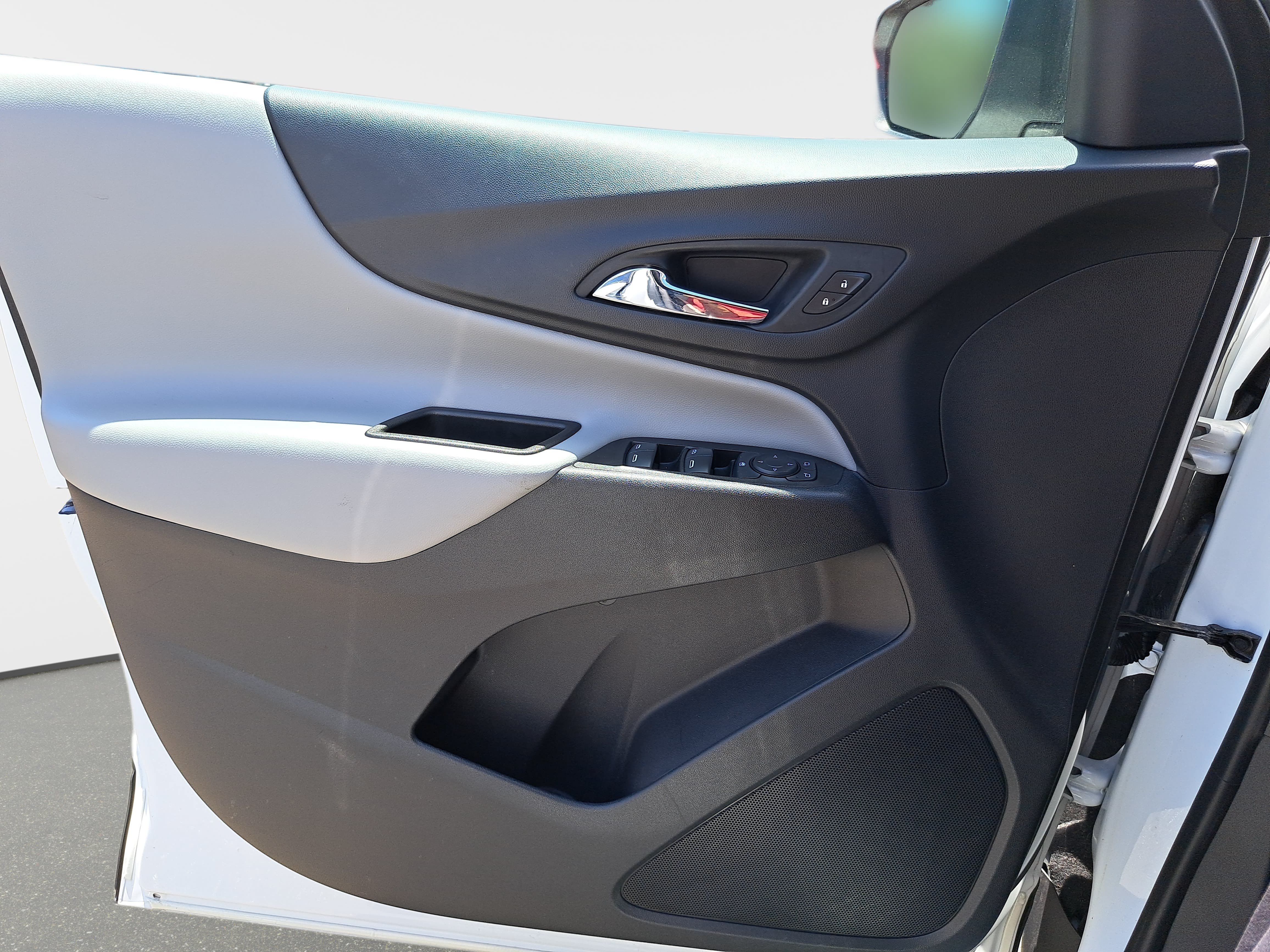 Used 2022 Chevrolet Equinox LS w/ LS Convenience Package FWD image 22