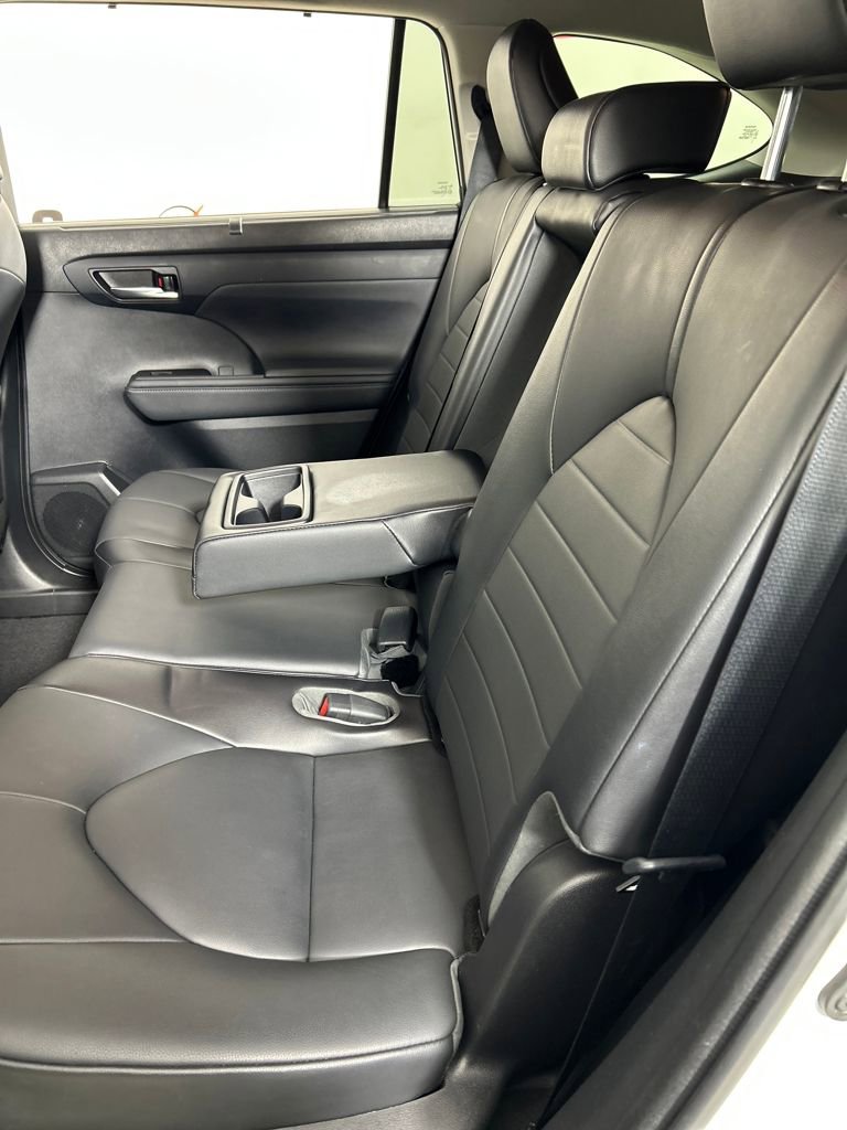 Used 2021 Toyota Highlander XLE image 17