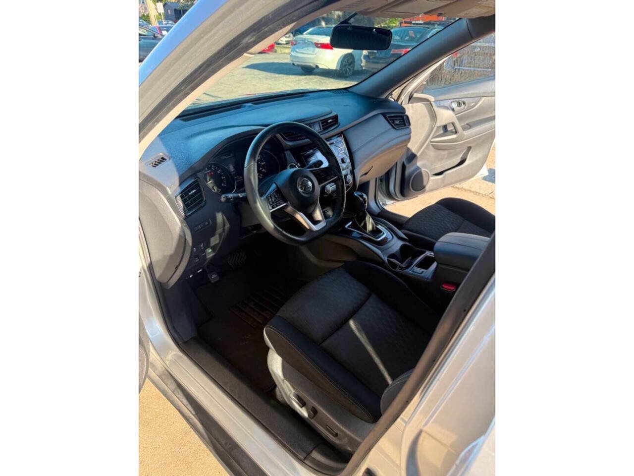Used 2017 Nissan Rogue SV AWD/4WD image 11